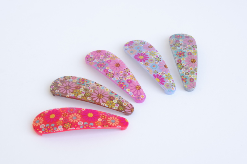 Sponka - prolamovačka, květinová, 7.5cm, karta 2ks, mix barev