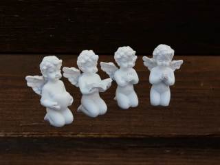 Anděl bílý klečící, 8ks set, 6 cm