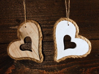 Závěsné srdce zdobené provazem, bílé/hnědé, 13cm - 1KS